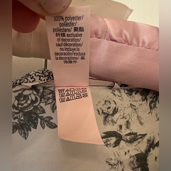 NWOT Victoria’s Secret Satin Pajama Set - Picture 7 of 7